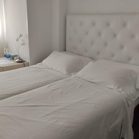 Habitaciones Individuales En Apartamento 마드리드 외부 사진
